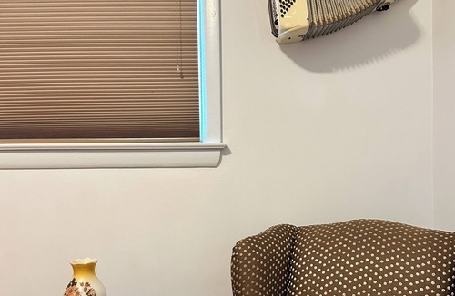 Windsor House | Private 3BR Main Floor Suite by Airport, Border, St. Clair College | sleeps 5