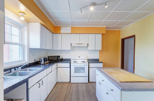 LaSalle House | Private bathroom with Large Balcony in Montréal close St. Lawrence River