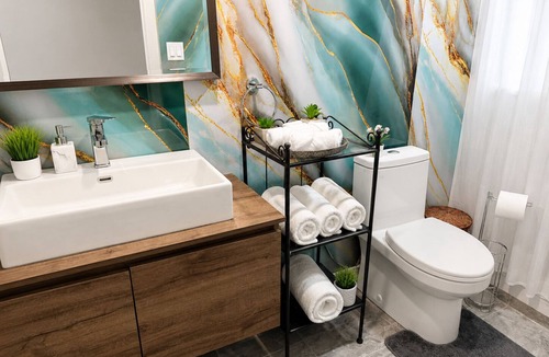 Brossard House | Private beautiful Suite in a Bungalow lower floor