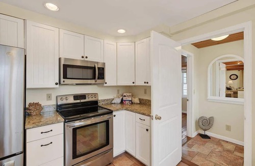 Ocean Park Apartment | Private Coastal 5 BD Home - Heart of Ocean Park