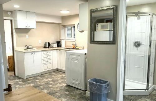 Burnaby Apartment | Private Cozy 2bdrm Sleep5pp Metrotown! Free Parking! Self Check-in!
