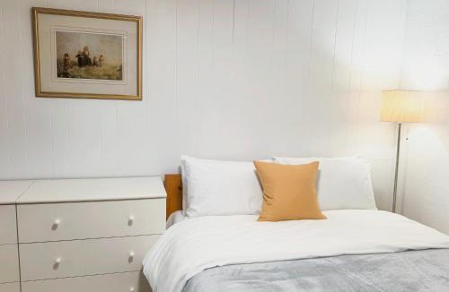 Burnaby Apartment | Private Cozy 2bdrm Sleep5pp Metrotown! Free Parking! Self Check-in!