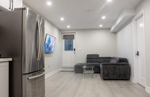 Guelph House | Private & Cozy Two Bedroom Suite in Guelph