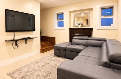 Sunset House | Private Entire Home/10 mins YVR/15 mins DT