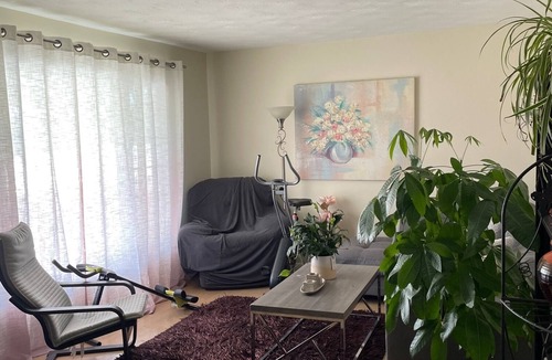 Downtown Gatineau House | Private Furnished Room – Monthly Stay for Women