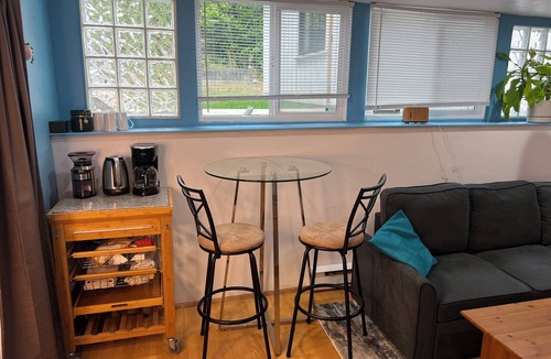 Burnaby House | Private Getaway in South Burnaby, with parking and near transit to Vancouver