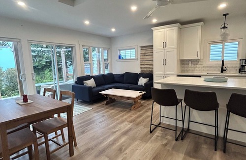 Kincardine Cottage | Private Getaway on Station Beach in Kincardine *New*