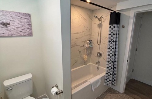 Victoria House | Private Guest Suite In Colwood