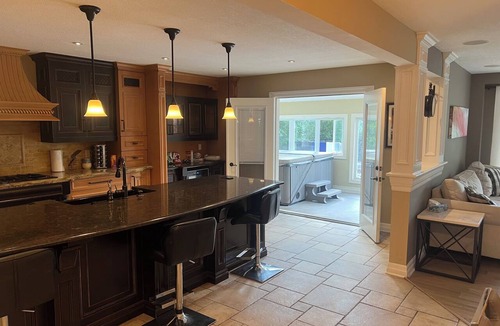 London House | Private Home w/5 bedrooms, 3.5 baths, office, 3 living rooms, & HOT TUB.