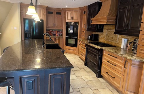 London House | Private Home w/5 bedrooms, 3.5 baths, office, 3 living rooms, & HOT TUB.