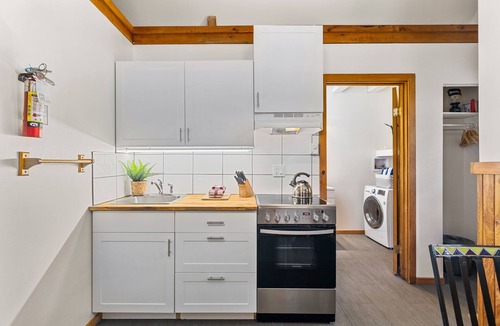 Ucluelet Cabin | Private Hot Tub! Beachfront Cabin With Views! ⎮ Morning Mist