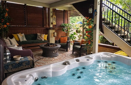 Maple Ridge House | Private Hot Tub Retreat w/Fire Table/ Games Room & AC