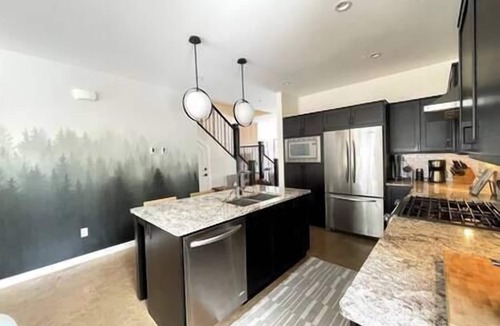 Fernie House | Private Hot tub/Spacious Retreat/Walk Downtown