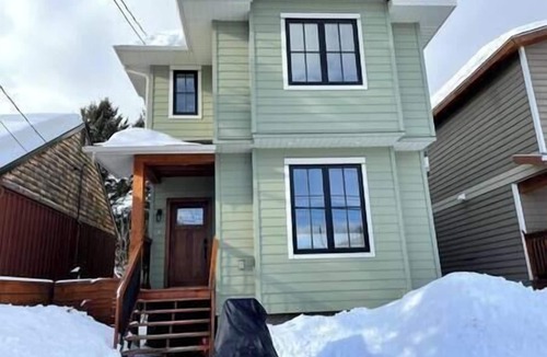Fernie House | Private Hot tub/Spacious Retreat/Walk Downtown