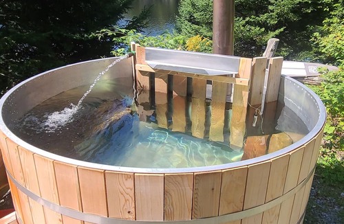 Amherst Ski Chalet | Private Lakefront Off-Grid Chalet | Sauna (Löyly) & Hot Tub w/Pizza Oven & BBQ