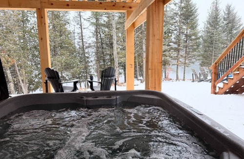 Thorne Cottage | Private lakefront retreat with Hot Tub, Kayaks, and sunset views