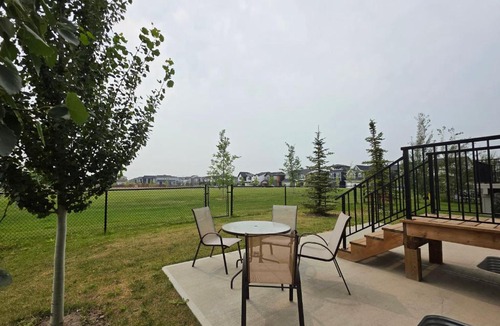 Southeast Calgary Apartment | Private Luxury Retreat - King Bed - Full Kitchen