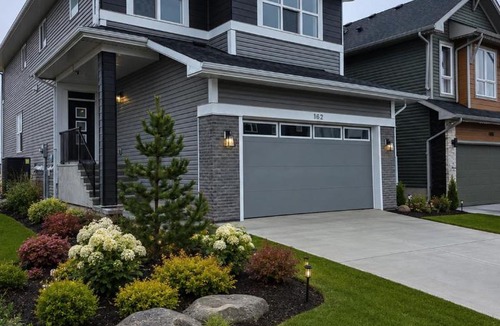 Southeast Calgary Apartment | Private Luxury Retreat - King Bed - Full Kitchen
