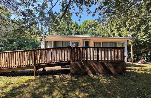 Central Elgin Cottage | Private Ravine Retreat with Deck, Hammock & BBQ — Minutes to Port Stanley Beach