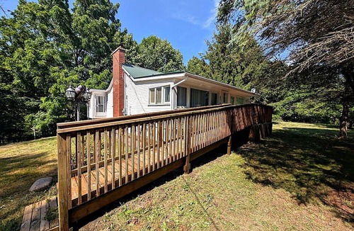 Central Elgin Cottage | Private Ravine Retreat with Deck, Hammock & BBQ — Minutes to Port Stanley Beach