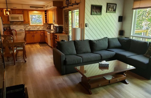 Amherst Cottage | Private River Oasis