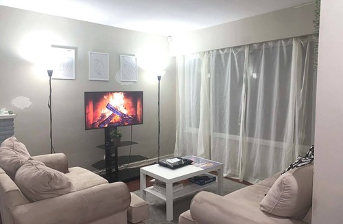 Burnaby House | Private room in Burnaby w/street parking