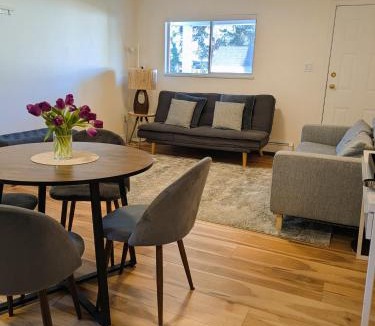 Riley Park-Little Mountain House | Private room in Chic Main St suite