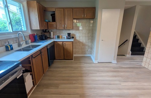 Ottawa Division House | Private Room with Shared Bathroom Near Mooney's Bay