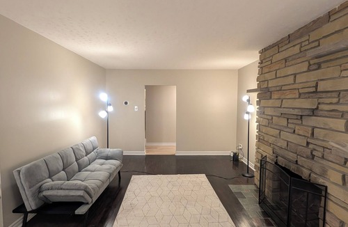 Ottawa Division House | Private Room with Shared Bathroom Near Mooney's Bay