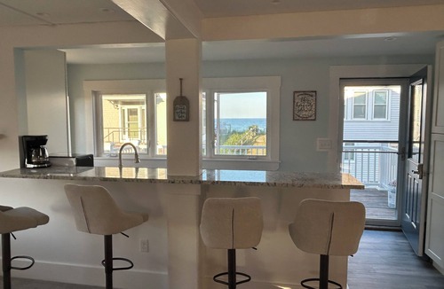 Rye Apartment | Private Rye Beach getaway with 3 bedrooms across two units, ideal for couples or families. Enjoy private beach access, ocean views, fast Wi-Fi, and walk to Petey’s Famous Seafood—steps from the sand and coastal dining.