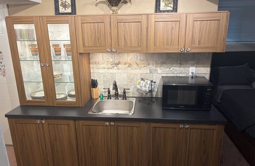 Wasaga Beach House | Private suite near the beach and other fun attractions