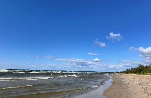 Wasaga Beach House | Private suite near the beach and other fun attractions
