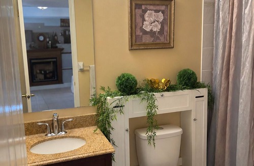 Wasaga Beach House | Private suite near the beach and other fun attractions