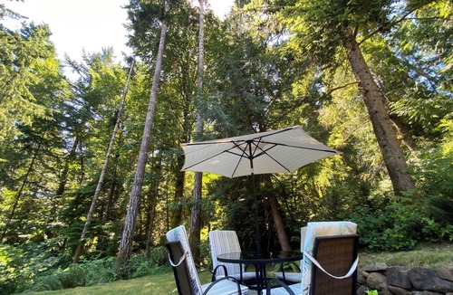 Sooke House | Private suite, quiet and peaceful forest setting. Close to town, firm king bed.
