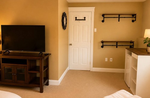 Charlottetown Bed & Breakfast | Private Two Queen Beds Room Near UPEI & Downtown Cozy Retreat Near Everything
