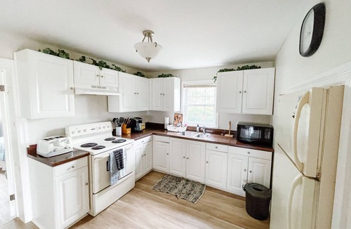 Ruthven Cottage | Private Waterfront Belle Point Shores Cottages