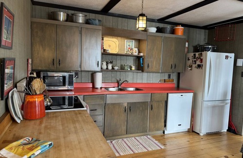 Grey Highlands Cottage | Private Waterfront, Dock — Lake Eugenia Escape