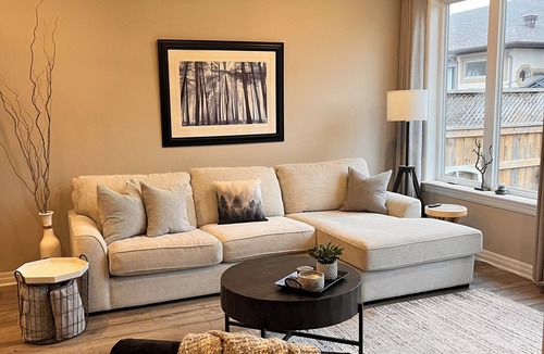 Almonte House | Quaint bungalow in a quaint artsy little town with a river running through it!