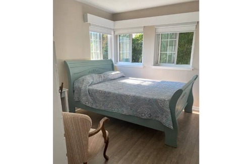Deep Cove House | Quaint cottage within a 5 minute walk to Deep Cove, beach, & mountain adventures