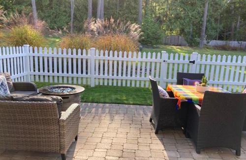 Regional District of Nanaimo Villa | Qualicum Landing Coastal Cottage