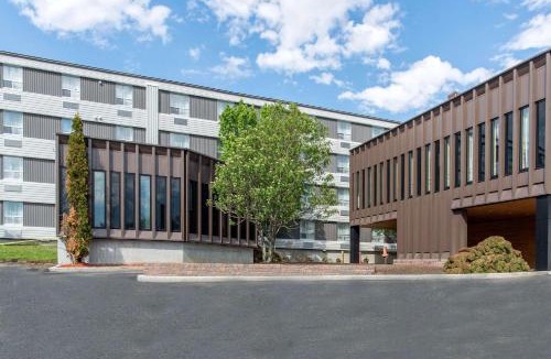 Gander Hotel | Quality Hotel & Suites