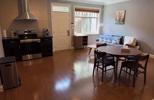 Arbutus Ridge House | Queen-bed Room2, SHARED Bathroom & Common Space