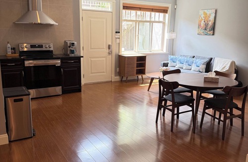 Arbutus Ridge House | Queen-bed Room2, SHARED Bathroom & Common Space