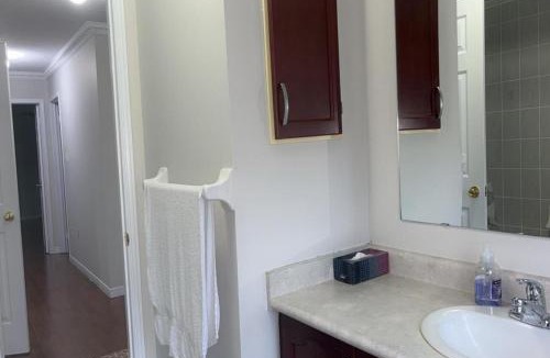 Brampton House | Queen Room Near Toronto Airport