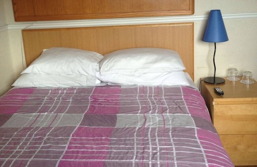 Downtown Toronto Hotel | Queen Street 2BR Hotel Stay Near Downtown