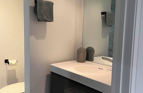 Beaconsfield Village Apartment | Queen Street West 1BdR Apt - Ossington - Trinity Bellwoods