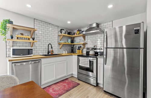 Downtown St. John's Apartment | Queen Top Suite 2BR Free Parking Modern