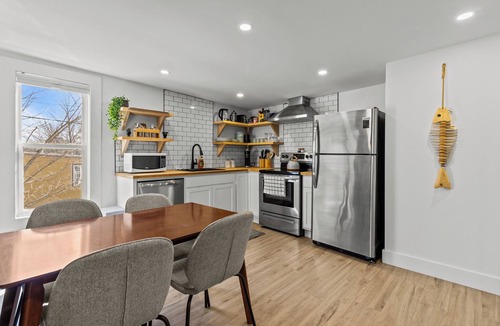Downtown St. John's Apartment | Queen Top Suite 2BR Free Parking Modern