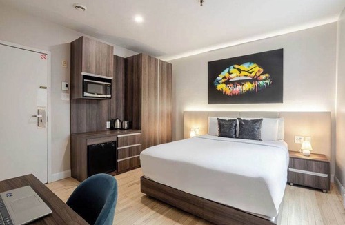 Gay Village Hotel | Queenhaus – Heart of Montreal