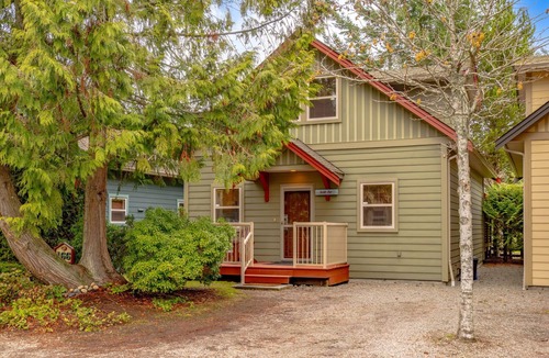 Regional District of Nanaimo Cabin | Quick walk to the indoor pool & hot-tub!